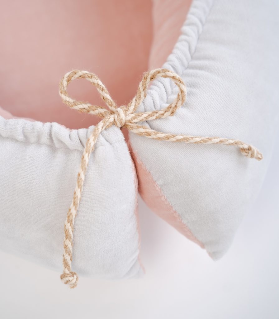 Кокон-позиціонер для новонароджених Пудра/світло сірий