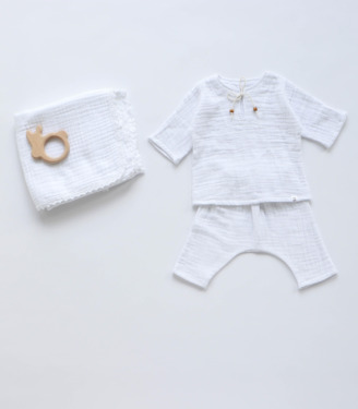 Мусліновий костюм білий на Хрещення для хлопчика