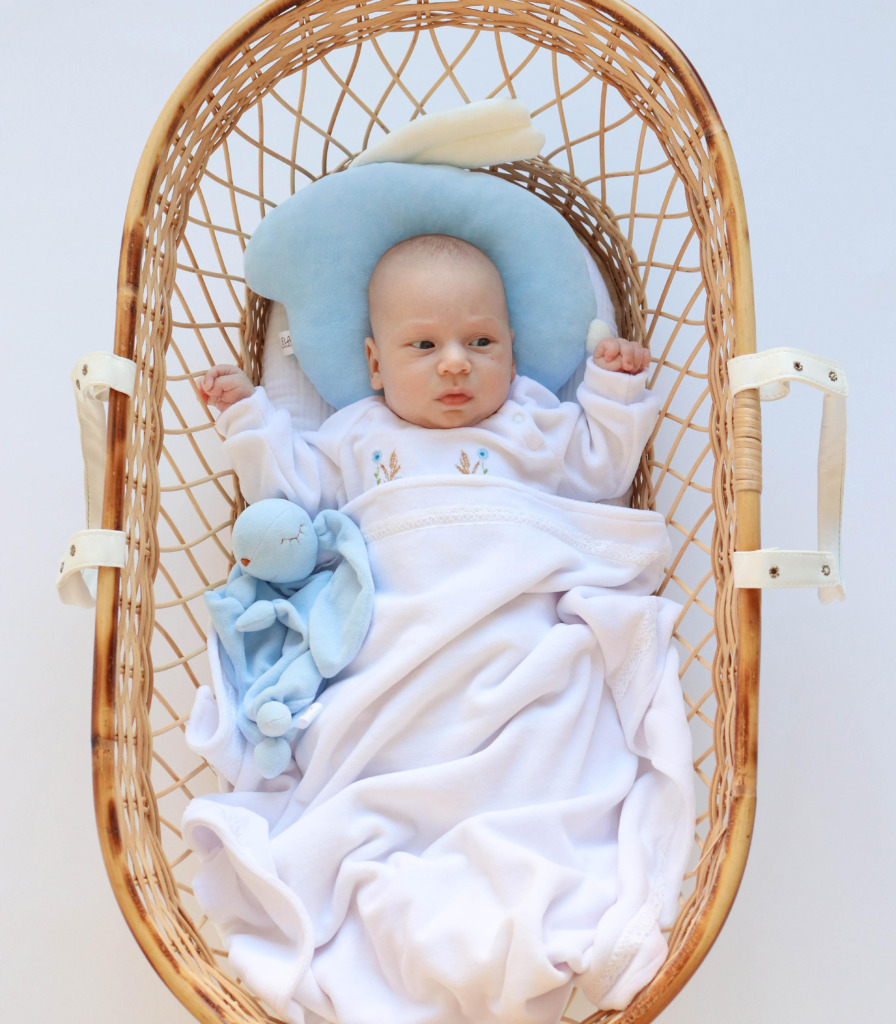 Костюм велюровий з вишивкою для Хрещення хлопчика