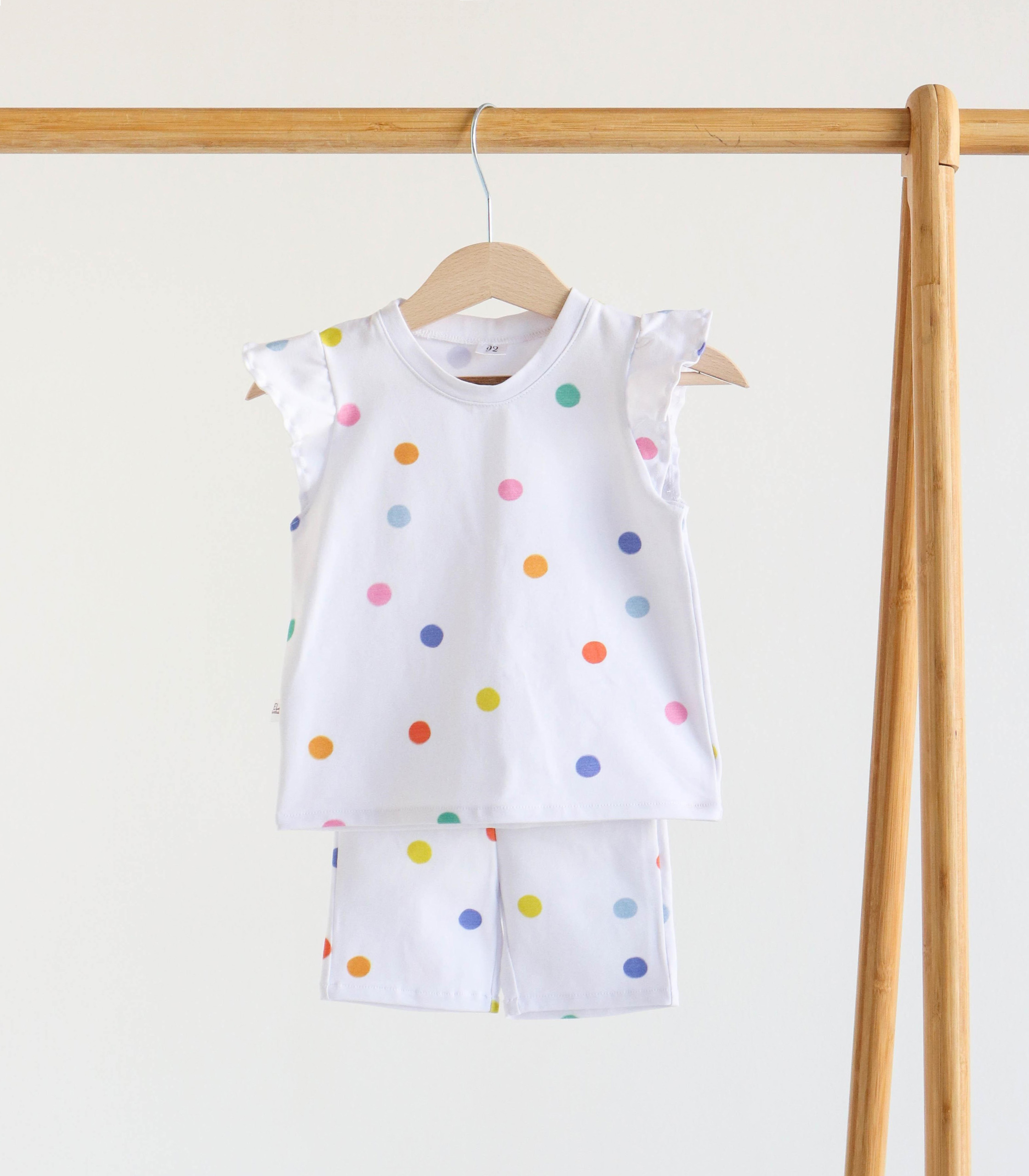 Трикотажний костюм футболка+велосипедки “Кружечки”