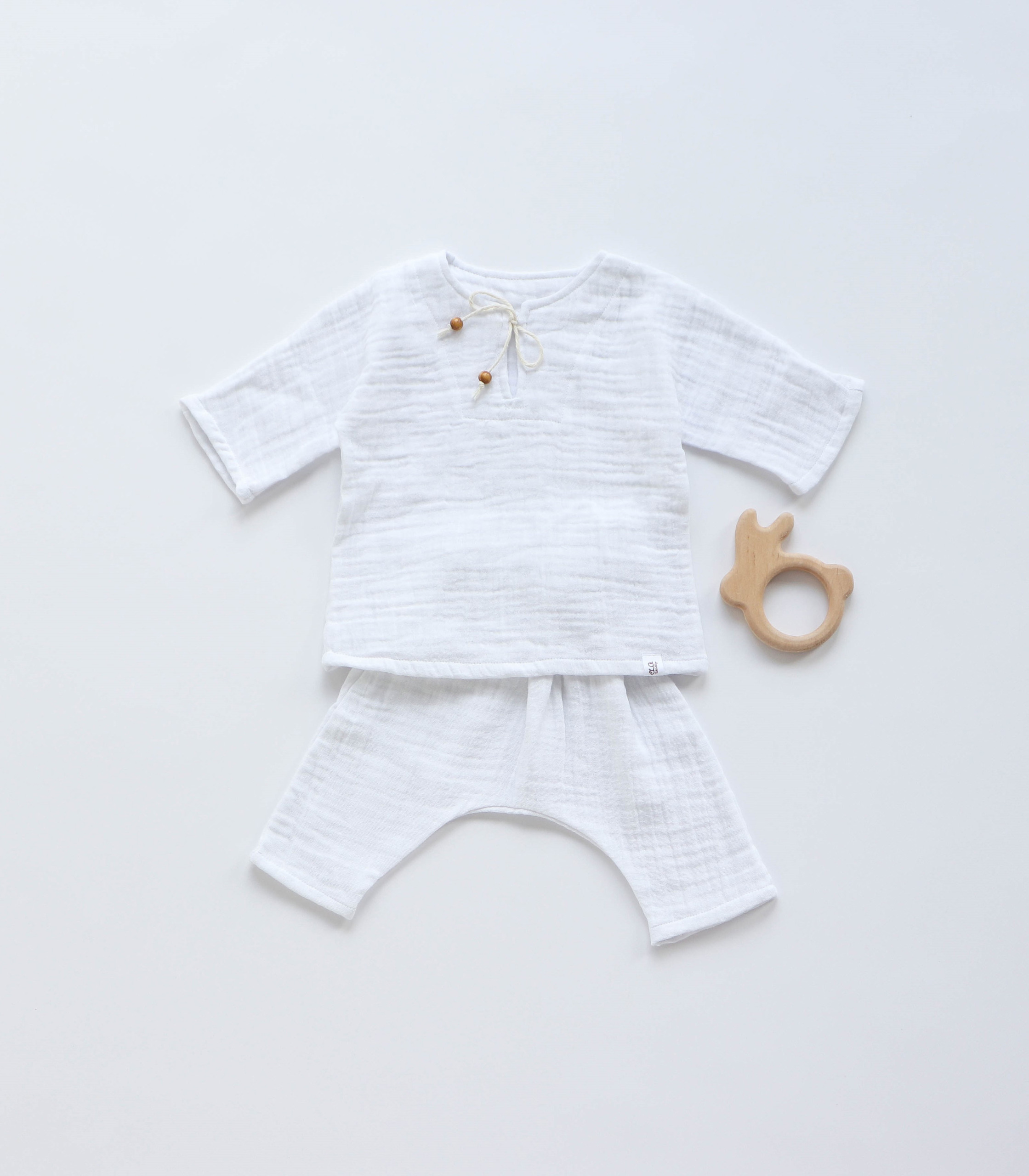 Мусліновий костюм білий на Хрещення для хлопчика