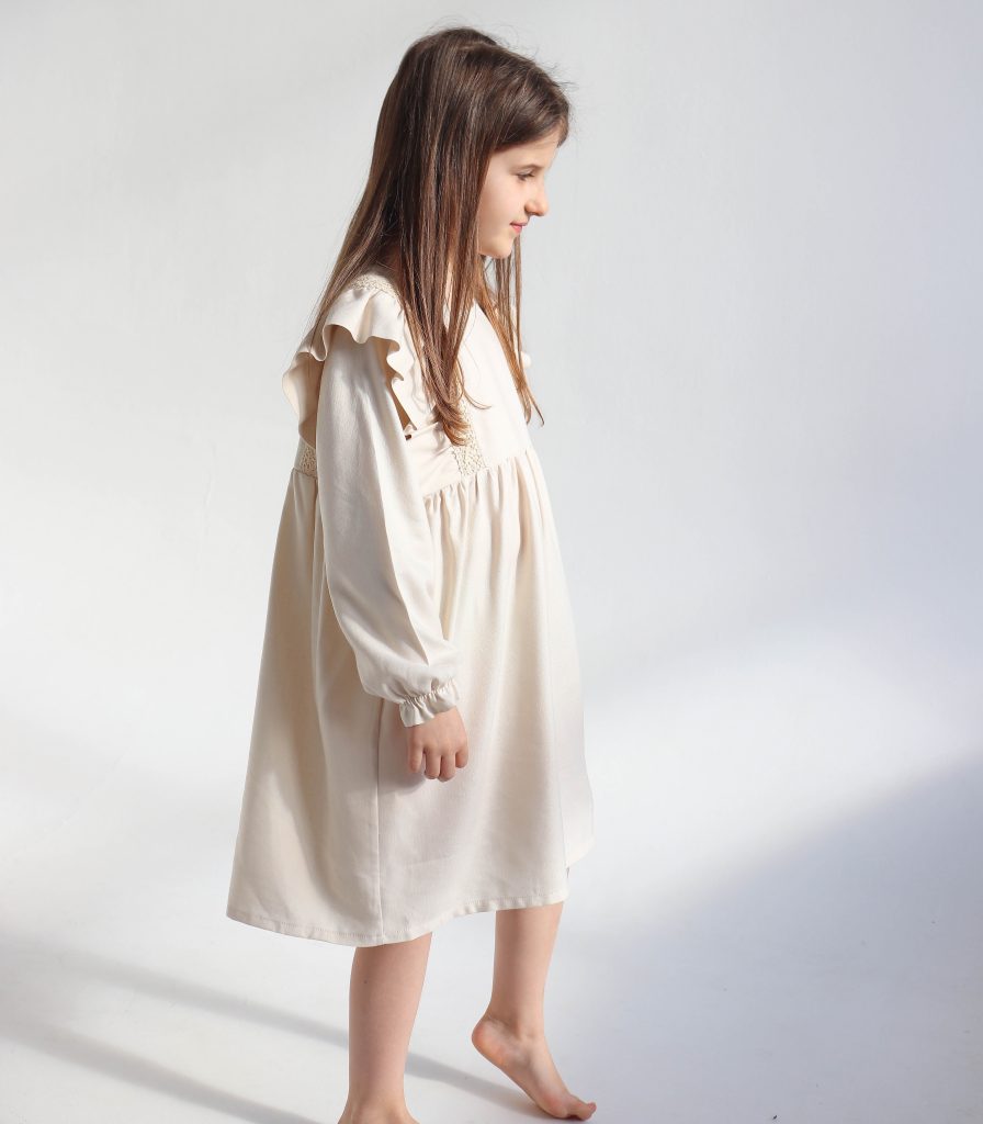 Лляна сукня з мереживом