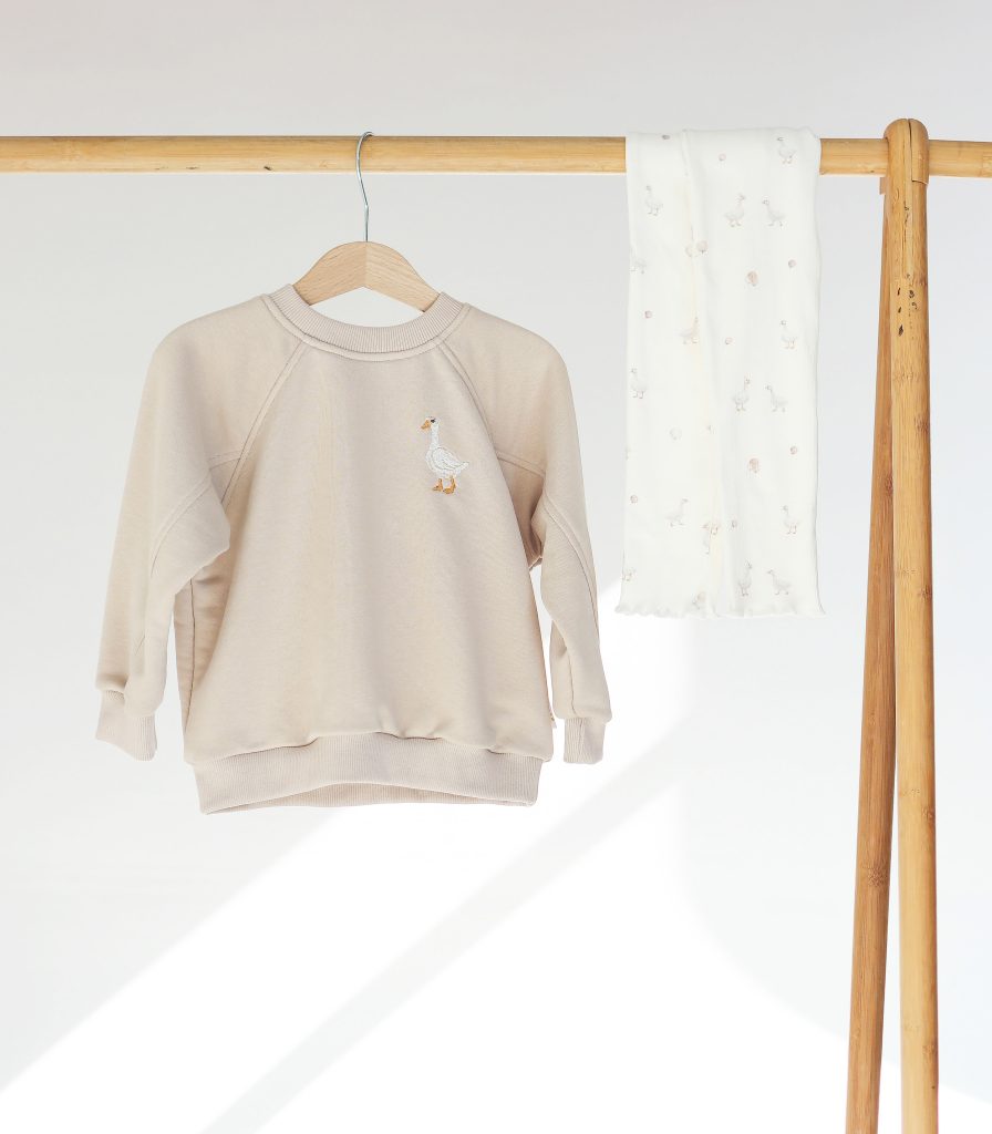 Костюм для дівчинки “Гуси”