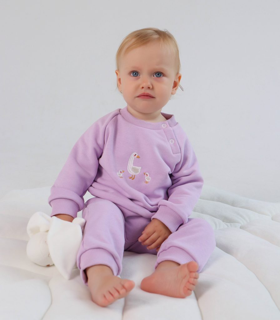 Костюм бузковий «Гуси»